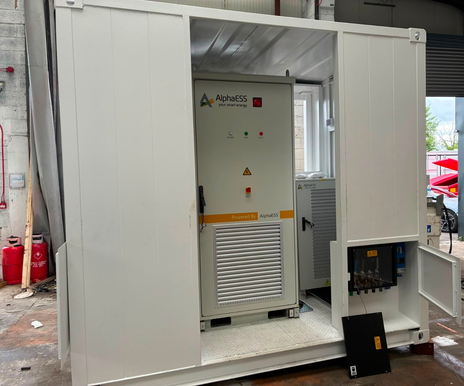 AlphaESS STORION TB125 battery and static transfer switch installed in a Quest Power enclosure